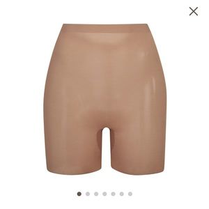 SHEER SCULPT LOW BACK SHORT sienna